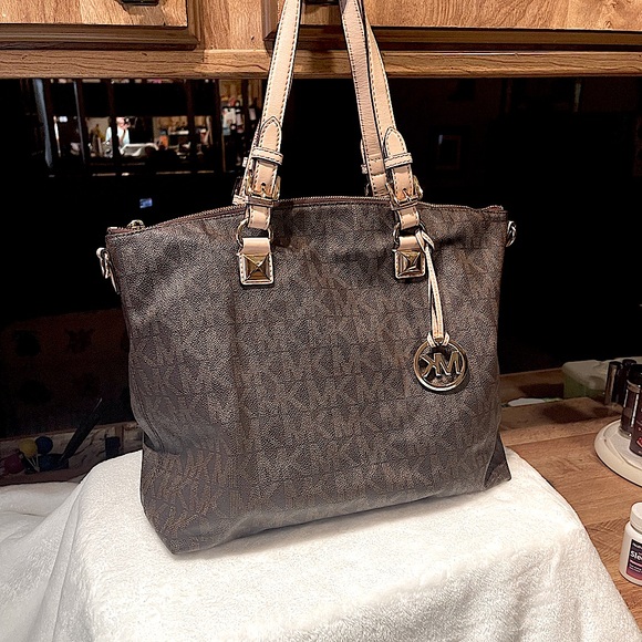 Michael Kors Signature Logo Tote - Picture 11 of 11